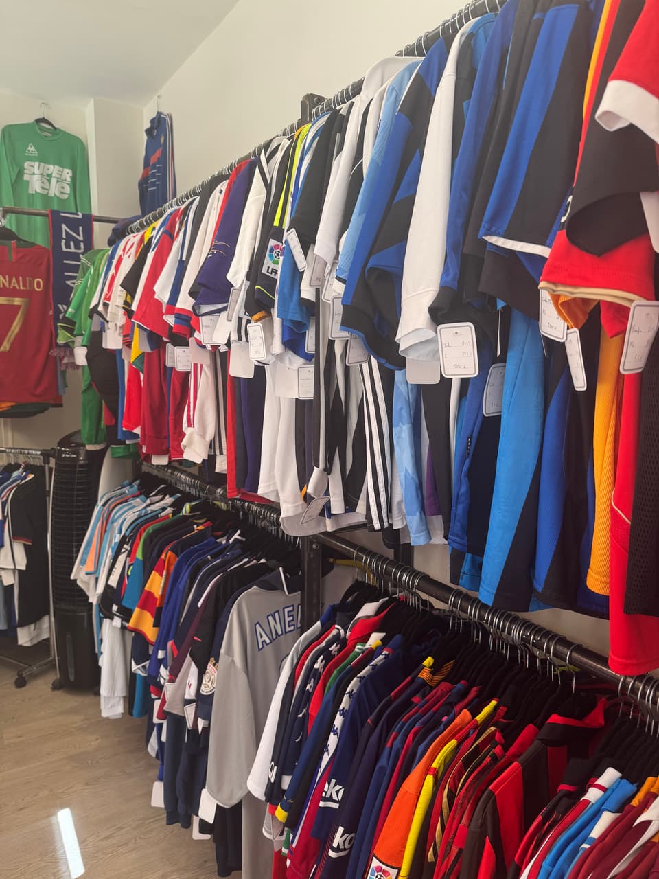 Offre Camby chez LA CAVE A MAILLOTS