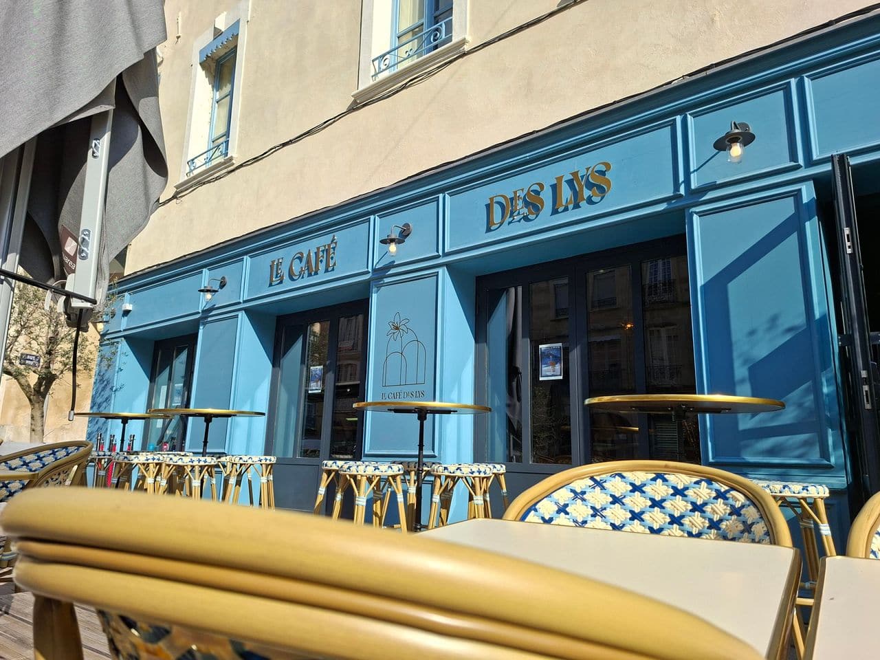 Offre LE CAFE DES LYS : Plateau mixte acheté = 2 soft ou demi offert