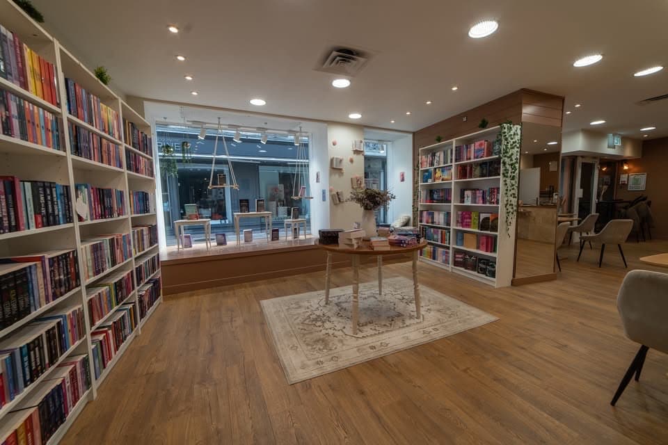 Offre Camby chez ROMANCE LIBRAIRIE CAFE